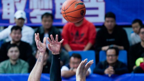 莒县体育馆的呐喊：12月01日山东篮球联赛14决赛山东魏桥VS水发国际物流，这场硬仗你看懂了吗？