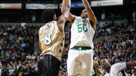 湖人终于硬了一回！这场洛城德比看得我差点砸了电视，老詹加时赛爆砍35分终结11连败