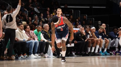 这比赛看得我血压飙升！奇才步行者这场对轰，真是一个想赢一个不想赢