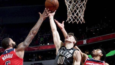 那场球看得我差点砸了遥控器！奇才打篮网咋又双叒叕输了？