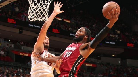 魔术客场“擒蜂”竟如此艰难？班凯罗定海神针，黄蜂虽败犹荣！