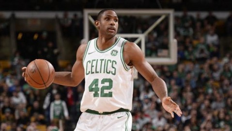 绿军这心可真大！落后21分都不带慌的？加时赛硬是把28连败的活塞钉在耻辱柱上