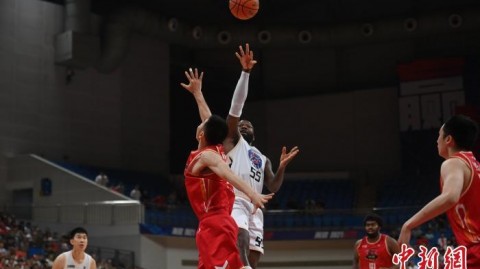 这就是篮球的魅力！从落后16分到大逆转，香港金牛在盐南雄狮主场撒把野