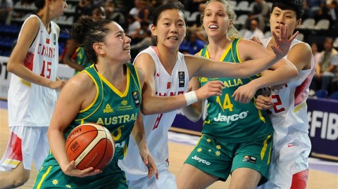 珀斯山猫主场撕碎闪电，这场澳女篮常规赛看得我直拍大腿！