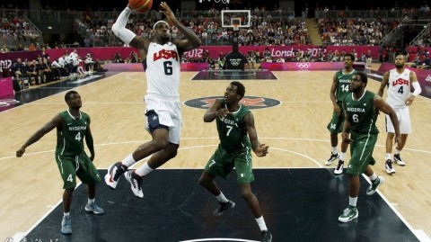 伦敦奥运B组次轮：中国男篮54-73完败俄罗斯，易建联16+7难阻两连败