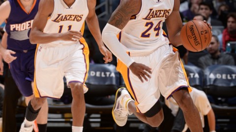 湖人平安夜被打成“筛子”？这防守看得我想砸电视！老詹带不动啊