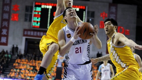 在长沙民政学院的大运馆里，达卡里那身肉搏战简直看得人血脉偾张！长沙勇胜这回是真把合肥狂风峻茂给按在地上摩擦了