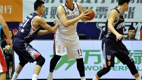 从首节挖坑到狂胜16分！京深大战曝出北京男篮争冠底牌，但许利民赛后发火绝非偶然