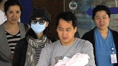 从“万人迷”到中戏老师，46岁被传怀四胎的她早换了活法