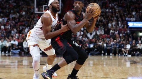 恩比德不打！马克西空砍25分难救主，爵士残阵反而打出血性？这场球看得我直拍大腿！