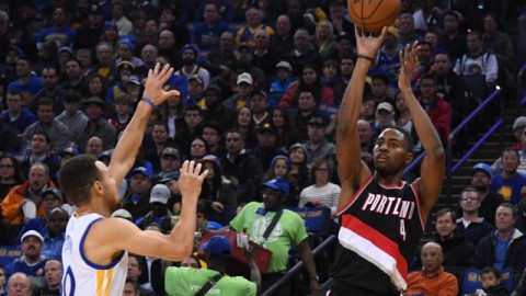 标题：勇士157-101血洗开拓者！单节55分创历史 客场56分狂胜直通季后赛