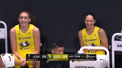 火星撞地球！拉斯维加斯王牌主场生吞风暴，这场状元对决看得我热血沸腾