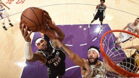 生日夜被当胖头鱼刷爆！湖人这肠子悔青了，活塞这年轻人不讲武德