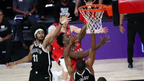 字母哥这头野兽又把猛龙给拆了！雄鹿主场狂胜，多伦多小孩儿真顶不住啊