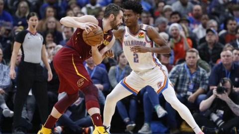 米切尔杀红眼，马刺这“摆烂”真没眼看！骑士主场这波操作太稳了