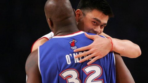 姚明34+14完爆奥尼尔创生涯纪录，火箭客场22分血洗卫冕冠军