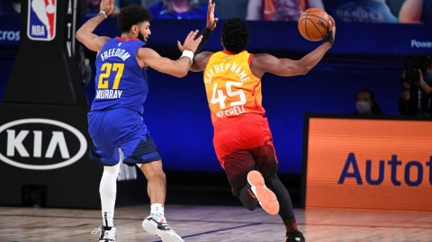 太阳这口气总算没散！布克杜兰特抡冒烟了，约基奇的大号三双也成空砍