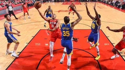 库里复出29分绝杀不中，申京16.1秒准绝杀——火箭117-116客场险胜勇士，六连胜送对手四连败