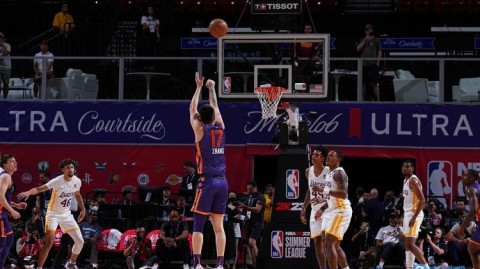 维加斯居然下雪了？篮网这波25-4直接给雄鹿打懵了！这就是夏联的魔力