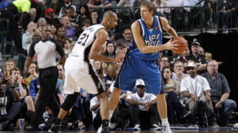 德州内战变天！残阵小牛133-129客场掀翻西部第二马刺，终结五连败