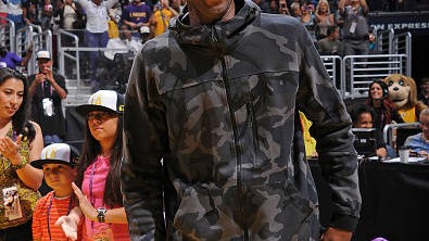 落后21分没崩盘！洛杉矶火花用最“洛杉矶”的方式，在西雅图风暴心口上撒了一把盐