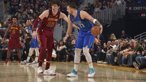 东契奇带着替补席把奇才锤懵了！这场球看得我差点把嗓子喊哑