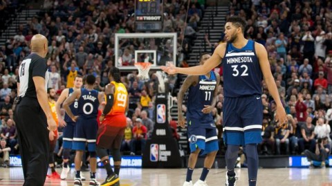 看懵了！贝恩抡下44分却成空砍，这剧情比咱村口打架还刺激，国王总算硬了一回！