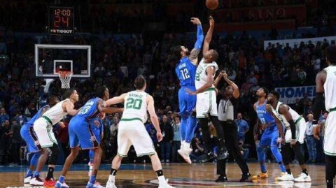 奥兰多的眼泪与俄城的狂欢！这场大逆转把魔术主场打成了图书馆