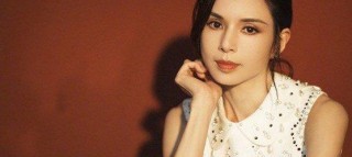 58岁仍无一丝赘肉，李若彤用极致的自律在内娱杀出一条血路。这