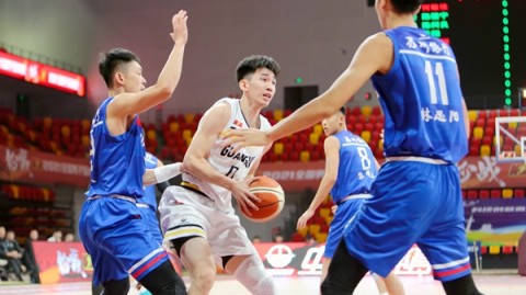 血战盐城！广西威壮险胜雄狮背后，庞峥麟这1举动让老球迷破防