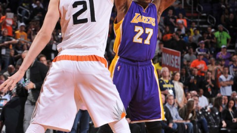 老鹰这一波输得不冤！湖人主场火力全开，老詹又给年轻人上课了