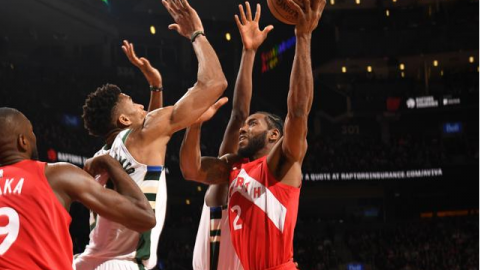 针对雄鹿对阵猛龙的G1（2025-26赛季常规赛首战，北京时间10月25日），我为你准备了一篇符合新媒体平台发布要求的深度复盘分析。如有需要，欢迎进一步修改或提出其他写作需求。