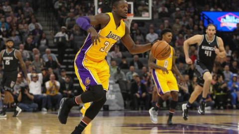 洛杉矶湖人的主场狂欢：一场120比102的大胜背后藏着多少惊喜？