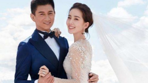 隆诗结婚11年生子，童话婚姻为何沦为猜测漩涡？