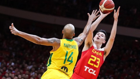 标题：世界杯前最后热身遭逆转惜败巴西，中国男篮伤病阴云笼罩锋线短板凸显