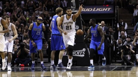 汤神23分勇士赛季横扫小牛 水花60分兄弟对决大哥完胜