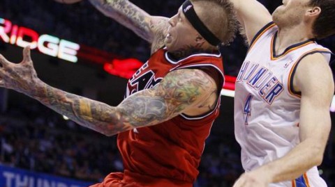 火药味十足！这场热火雷霆的对决，最后22秒我差点把手机摔了