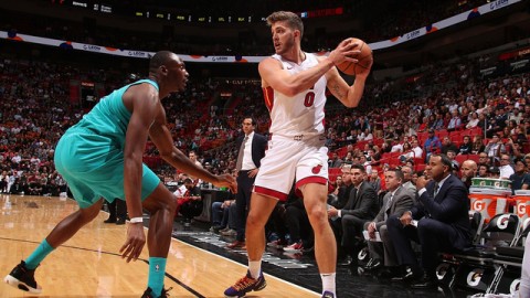 黄蜂主场扑灭热火！三球戏耍巴特勒，这剧本你敢信？