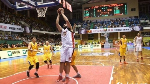 湖北主场惨案！93比120不敌广西，这差距比武汉的夏天还热