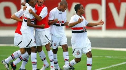 巴圣甲-赦陶宁欧客场2-1擒圣安德雷 客队半场轰两球守住胜果