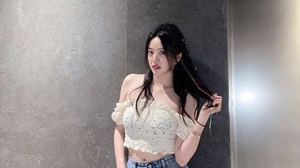 终于动手了？王文也取关綦美合，这场豪门姐妹花的“散场”比电视