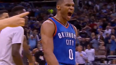 季前赛揭幕战：杜兰特复出威少单节11助攻 雷霆122-99轻取森林狼