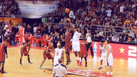 洛杉矶德比变“屠船”大战！东契奇这波嘲讽我给满分，快船球迷心碎斯台普斯