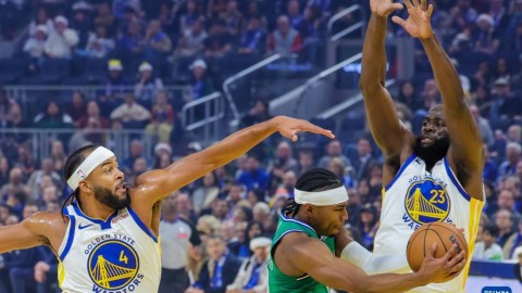 大通中心的钟表修好了！勇士用最勇士的方式掐死独行侠，这比赛看得我心脏受不了