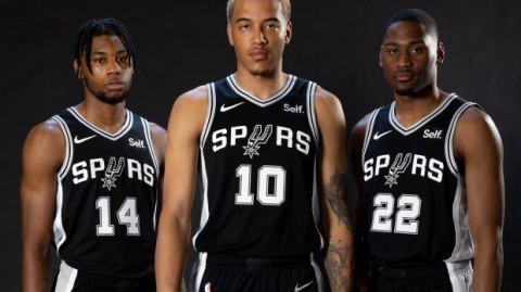 黑八启示录：当文班亚马的铁掌扇碎孟菲斯的季后赛美梦