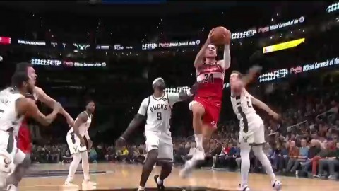 这仗打得解气！残阵奇才掀翻雄鹿，字母哥最后那下真就差点意思