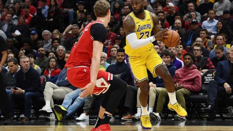 湖人挖坑太大难救主，拉文32分暴走！公牛客场硬生生撕破防线