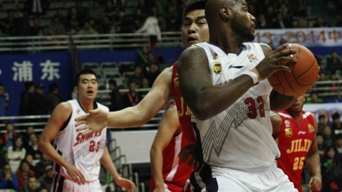 上海男篮主场逆转吉林取开门红，但过程看得我心脏受不了！王哲林两双姜伟泽空砍22分