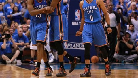 那场没有状元的状元战，雷霆和马刺愣是把季前赛打出了季后赛的味儿