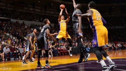 雷迪克首秀开门黑！东契奇43+12+9空砍难救主，勇士四人组88分客场掀翻湖人